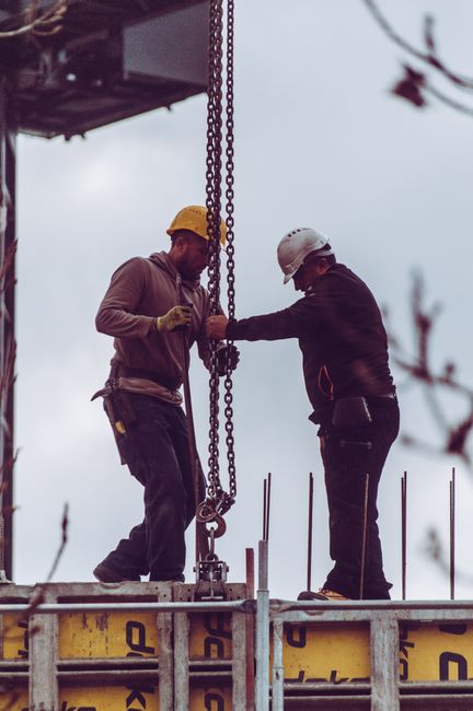 Pro Lifting & PPE Techniques for Heavy Waste Safety